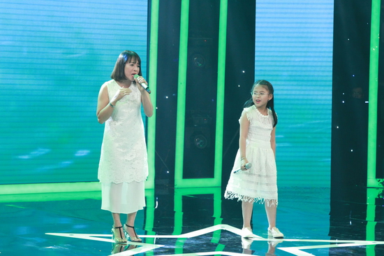 Đôi song ca đầu tiên bước lên sân khấu là mẹ Bích Thảo và con gái Bảo Hân đến từ Đà Lạt. Phát hiện bé Bảo Hân có khả năng ca hát từ khi lên 3 nên chị Bích Thảo đầu tư cho con phát triển tài năng. Bảo Hân cũng mong muốn trở thành một ngôi sao ca hát.