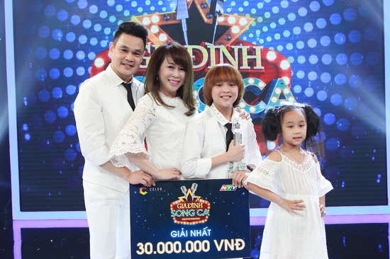 Và cùng cha rinh giải Nhất ở tập 7 chương trình Gia đình song ca