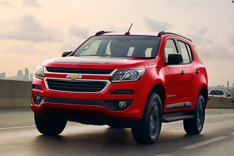 Tại Việt Nam, Chevrolet Trailblazer 2017 sẽ là đối thủ cạnh tranh trực tiếp của Isuzu mu-X, Toyota Fortuner hay Ford Everest.