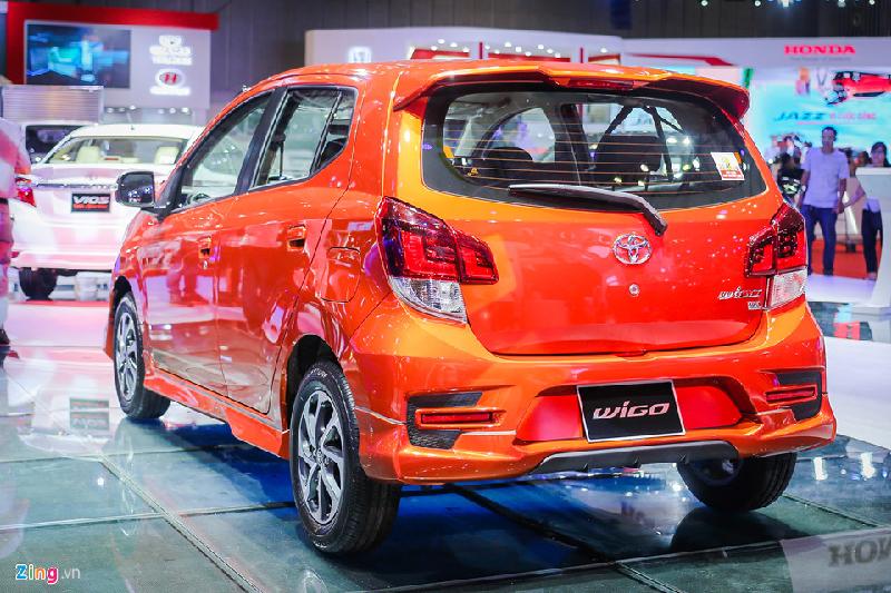 Đuôi xe Wigo mang thiết kế hình khối, gồ ghề, khác với sự mượt mà của các dòng xe hatchback cỡ nhỏ khác trên thị trường.