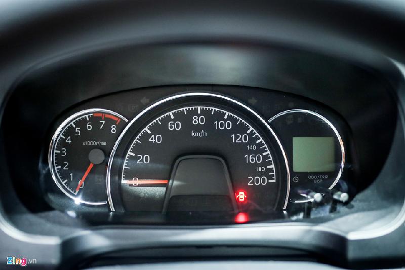 Toyota Wigo - xe giá rẻ, đối thủ của Kia Morning tại Việt Nam hình ảnh 8 Cụm đồng hồ hiển thị phía sau vô lăng cơ bản, với một màn hình điện tử nhỏ không màu, tương tự như trên những chiếc Kia Morning hay Chevrolet Spark.