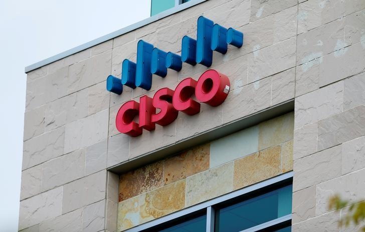 4. Cisco Tổng tiền mặt: 68 tỷ USD Tiền để ở nước ngoài: 65,1 tỷ USD Diễn biến cổ phiếu năm nay: -0,01%