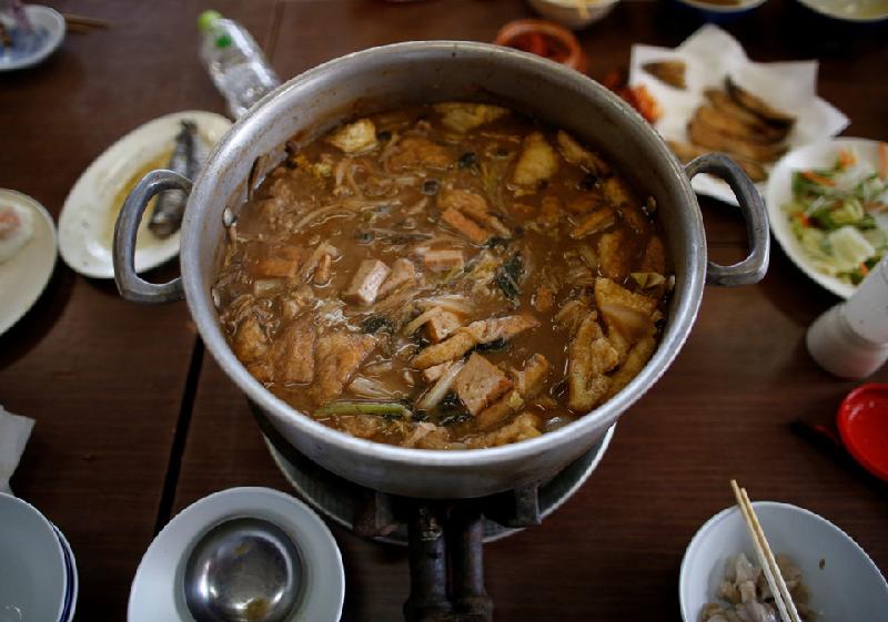 Cuộc sống chật vật của võ sĩ sumo thời hiện đại hình ảnh 6 Chanko nabe là món lẩu đặc trưng gắn liền với môn võ sumo.