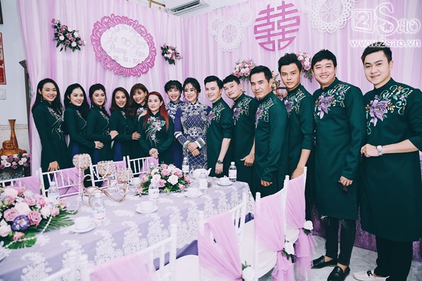 Tới dự lễ thành hôn của cặp đôi có nhiều đồng nghiệp thân thiết của Lê Phương trong giới giải trí như ca sĩ Nam Cường, diễn viên Quốc Thái, Trung Dũng, Trương Minh Quốc Thái... Họ mặc áo dài xanh đảm nhận vai trò phù rể. Và những diễn viên nữ trong vai trò phù dâu.