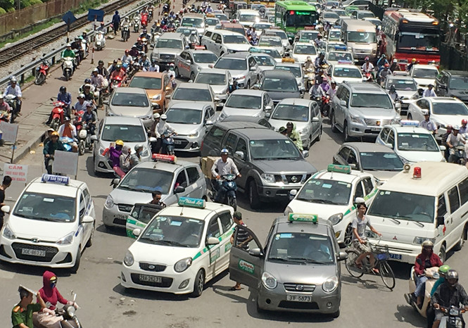 Thả khách ngay giữa đường