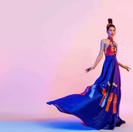 Sinh ra và lớn lên tại Hà Nội, cô có sở thích đọc sách và du lịch,vì thế  ngay từ nhỏ cô đã ý thức được về những sở thích của bản thân mình và chọn chuyên ngành Du Lịch để theo đuổi sự nghiệp. Hiện tại cô vừa tốt nghiệp đại học khoa Sư Phạm Du lịch.