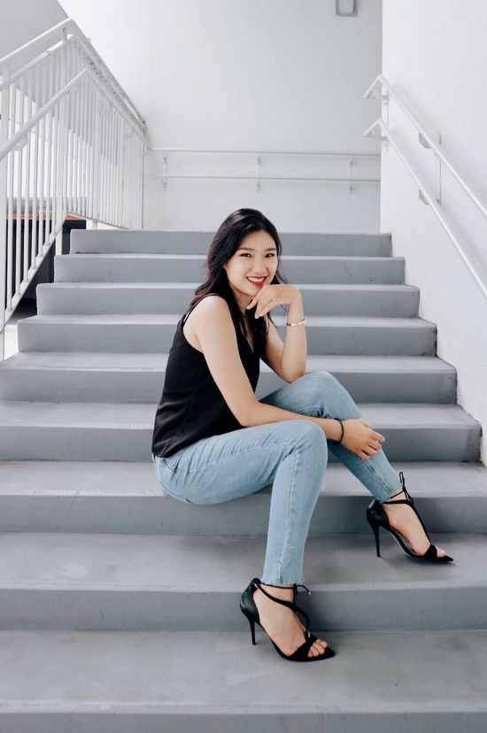 Dù mơ ước không thành hiện thực nhưng cô ấp ủ dự định đạt được tấm học bổng du học để học tập ở nền văn hoá tiên tiến của Anh quốc. Rồi sau đó trước tuổi 30 hoặc sớm hơn, có thể mời cả gia đình đi du lịch châu Âu và các nước lân cận, trước khi ba mẹ không còn khỏe và cô không còn cơ hội đi du lịch cùng ba mẹ nữa. 