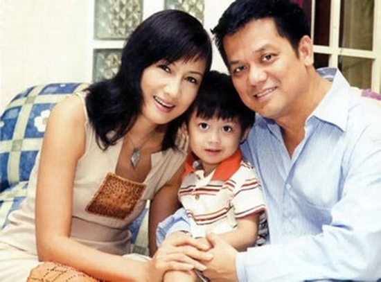 Hiền Mai, Làng sao Hiền Mai lập gia đình khá muộn, năm 36 tuổi, chồng chị là người Việt Kiều. Tuy ít chia sẻ về gia đình nhưng theo nhiều người được biết chị có tổ ấm vô cùng yên ấm và hạnh phúc.