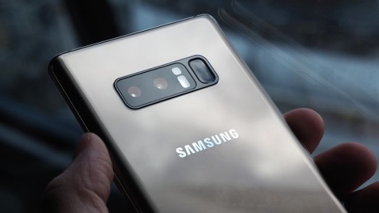 Camera: Galaxy Note 8 là thiết bị đầu tiên của Samsung sở hữu tính năng camera kép và tất nhiên cũng là bản nâng cấp toàn diện so với Galaxy Note 5. 