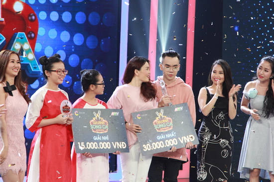 Trong tập 5 của Gia Đình Song Ca, khán giả bất ngờ gặp lại cậu bé Cao Hà Đức Anh – The Voice Kids ngày nào bỗng tái xuất cùng mẹ trong một cuộc thi. 