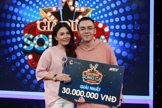 Sự cá tính của Đức Anh kết hợp cùng nét “xì tin” của mẹ đã mang về giải nhất 30 triệu đồng cho hai mẹ con. 