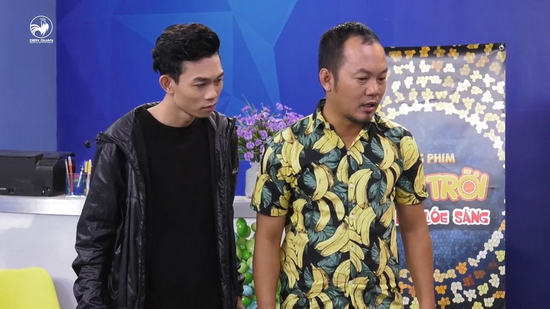 Trong bối cảnh một buổi thử vai, Long Đẹp Trai hóa thân thành vị đạo diễn điện ảnh danh tiếng cùng trợ lý Minh Ngọc tìm kiếm người phù hợp với vai nữ chính. Tiêu chí tuyển chọn của đạo diễn chính là tìm được người thể hiện nội tâm của một cô gái đầy đau thương, đi du lịch nước ngoài về thì phát hiện cả gia đình bị ám sát. 