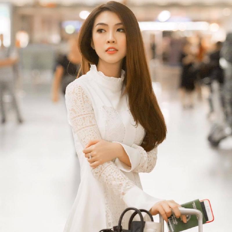 Sở hữu nụ cười rạng rỡ và gương mặt khả ái, Tường Linh còn được ví là “bản sao Tăng Thanh Hà”.