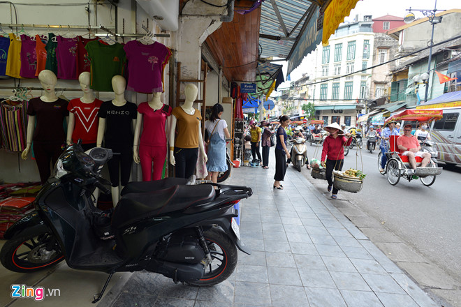 Hà Nội thông qua đề án cấm bán trái cây trên vỉa hè