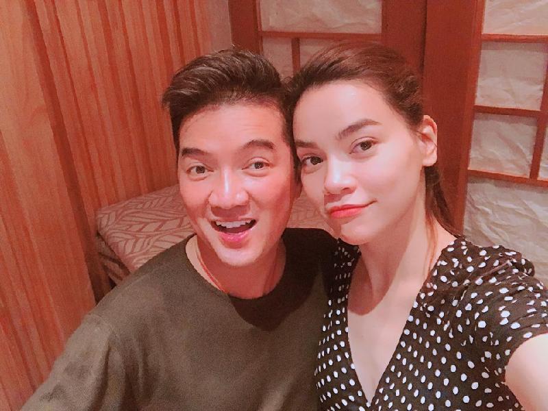 Hai ca sĩ thân thiết như chưa hề có cuộc chia ly.