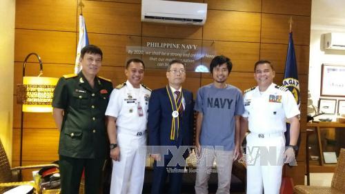 Hoàn tất thủ tục đưa thuyền viên được giải cứu tại Philippines về nước