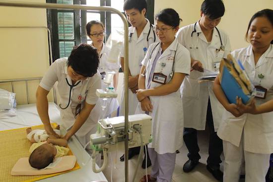 Nhiều bệnh nhi sốt xuất huyết nhập viện cấp cứu