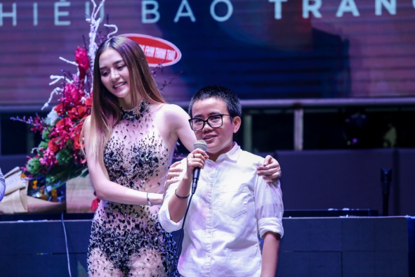 Nhạc sĩ Phương Uyên luôn sát cánh cùng nữ ca sĩ trong chặng đường âm nhạc.