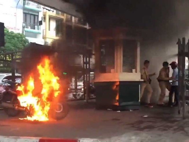 Đốt xe vì bị CSGT xử phạt: Phạm ba tội!