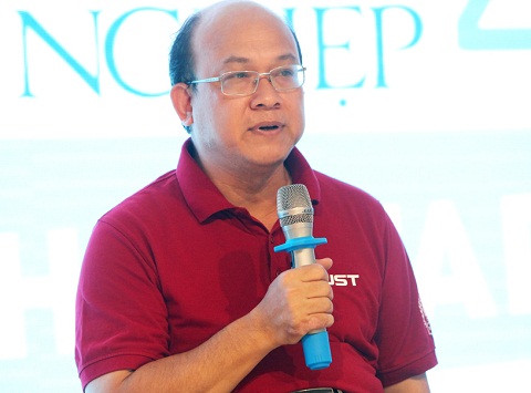 PGS.TS Huỳnh Quyết Thắng chia sẻ tại workshop: “Cách mạng công nghiệp 4.0 - Cơ hội nào cho Startup?”. Ảnh: Hữu Nghị.