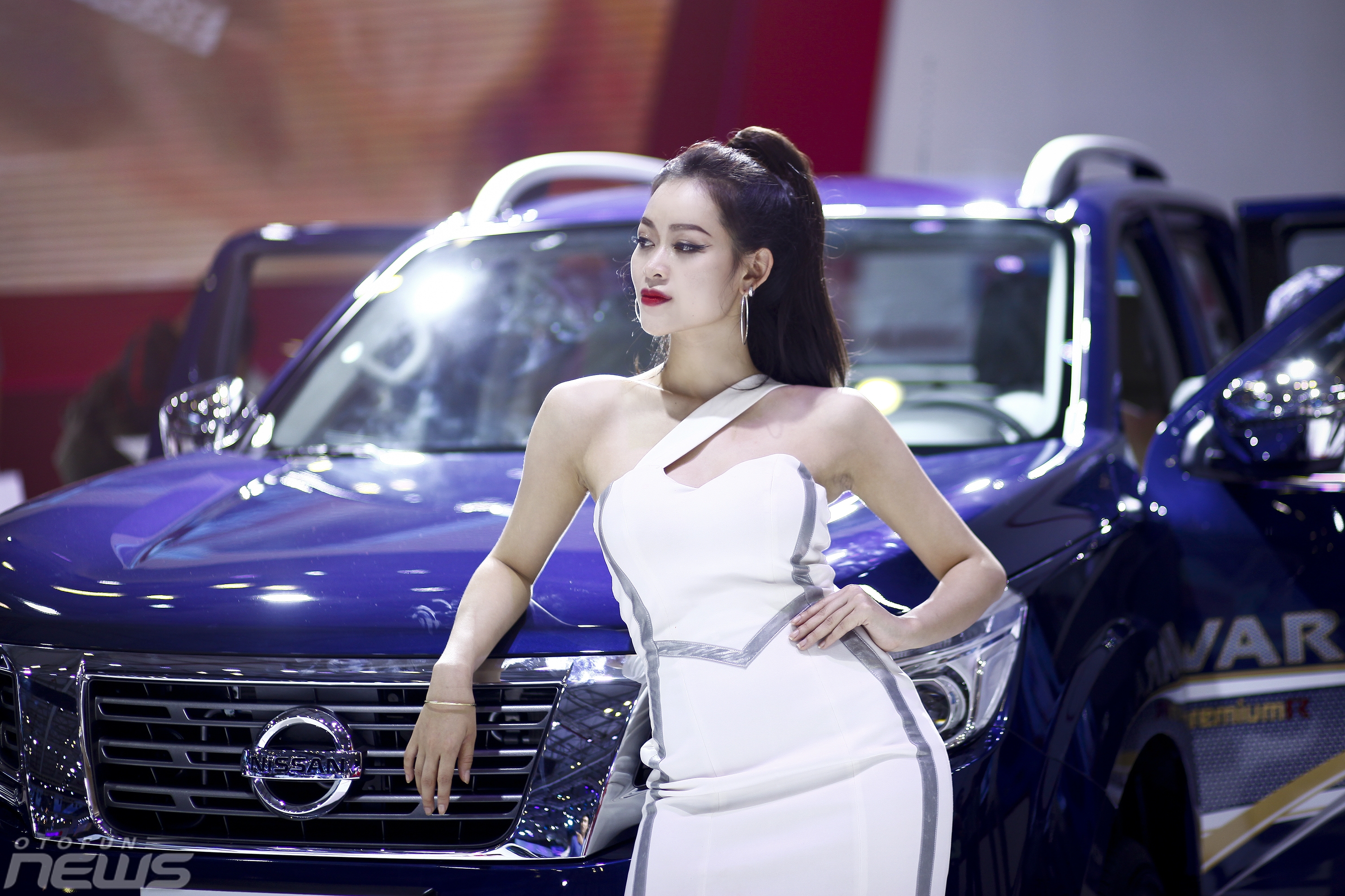 Những người đẹp gợi cảm, quyến rũ bên xe sang