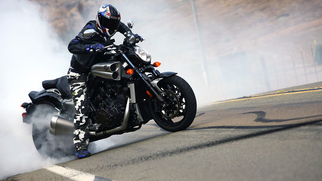 4. Yamaha V-max: Đầu thập niên 80, Yamaha V-max ra đời với ý tưởng 