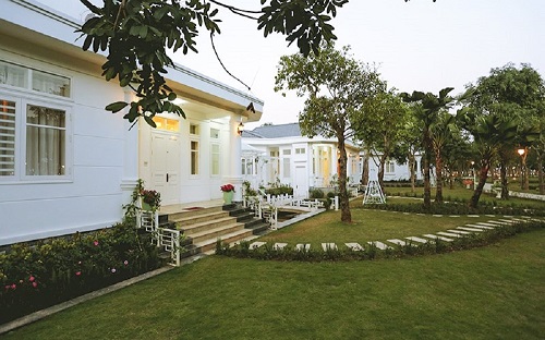 Bungalow giữa vườn cây xanh mát