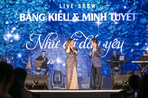 Đáp lại, Minh Tuyết thoải mái trêu chọc bạn diễn rằng Bằng Kiều rất hay làm điều có lỗi, mà lỗi thường rất lớn. Khán giả không nhịn được cười khi nghe nữ nghệ sỹ nhận xét 