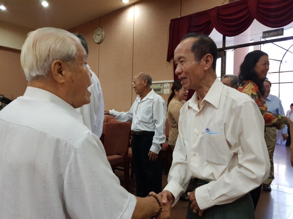 Niềm vui khi gặp lại đồng nghiệp, đồng đội cũ.