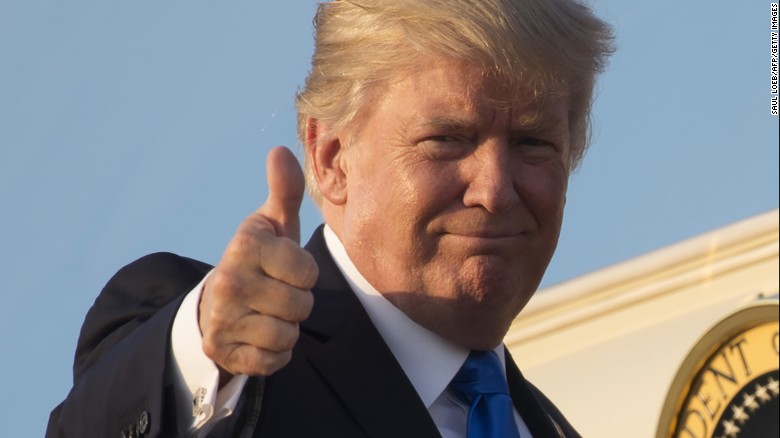 Tỷ lệ ủng hộ giảm thê thảm, Tổng thống Donald Trump vẫn tự tin