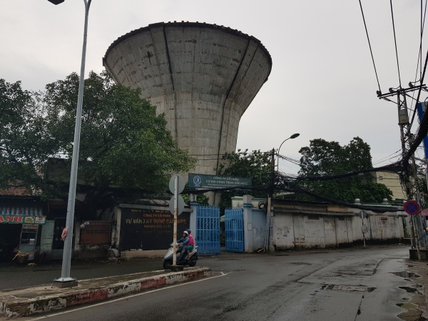 Thủy đài trên đường NguyễnVăn Đậu - quận Bình Thạnh.