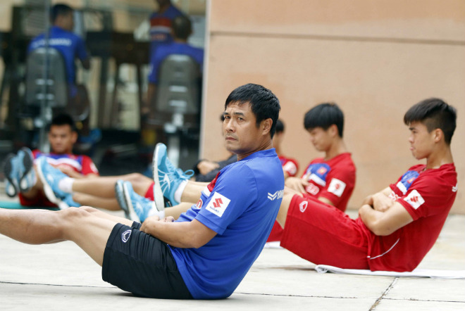 Khi tập thể lực cùng học trò, thỉnh thoảng người ta vẫn thấy ông Thắng gồng mình để nén những cơn ho, tránh ảnh hưởng đến tâm lý học trò.