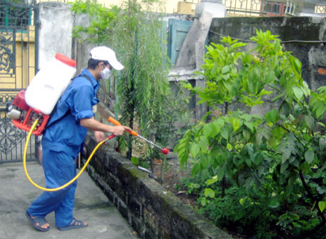 Tổng phun hóa chất diệt muỗi trên toàn TP Hà Nội từ ngày 14/8