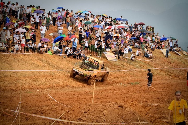 Vietnam Offroad Cup 2011 tiếp tục ghi nhận sự có mặt của một lực lượng khán giả cực kỳ hùng hậu.