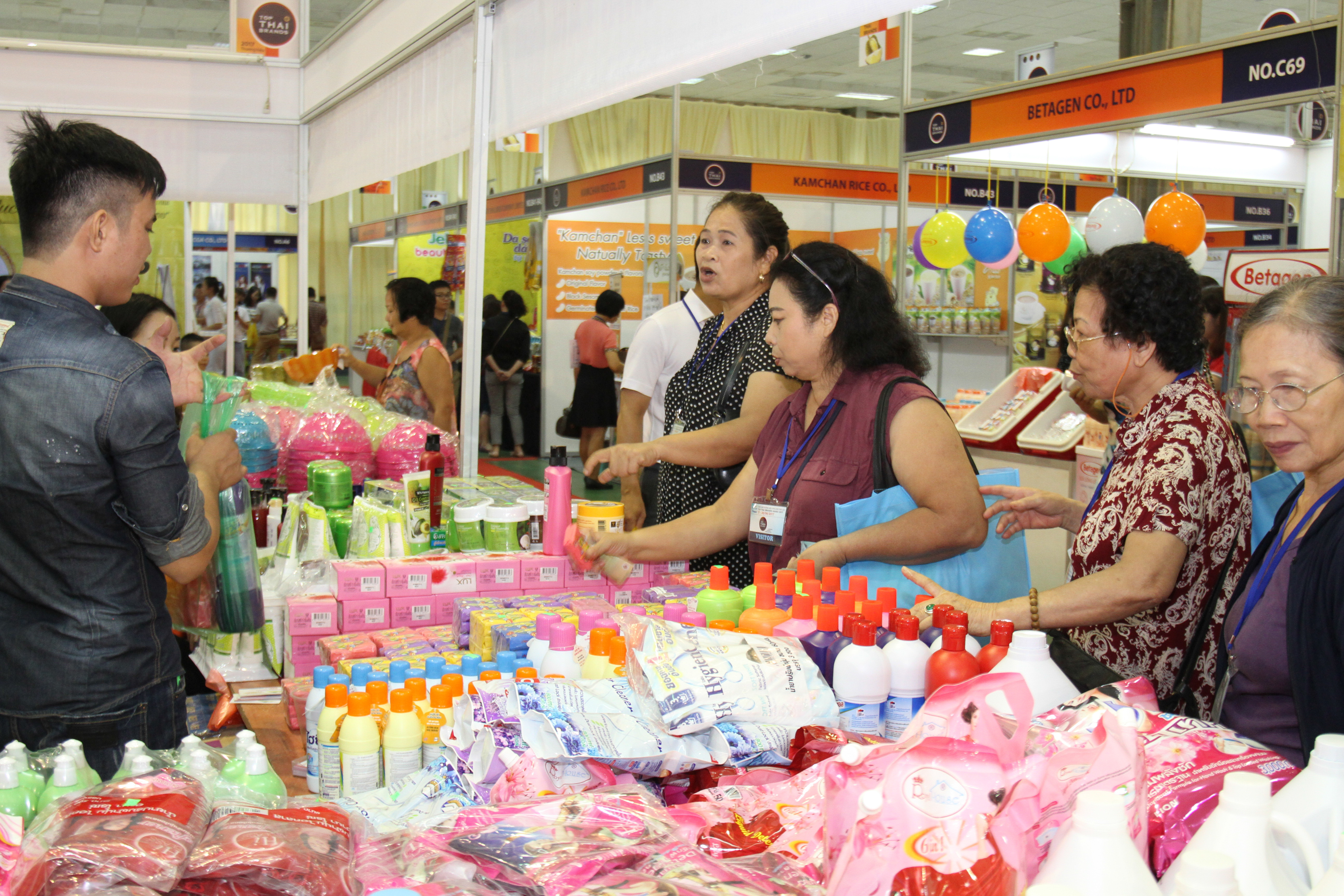 Triển lãm hàng Thái Lan quy tụ nhiều sản phẩm nổi tiếng