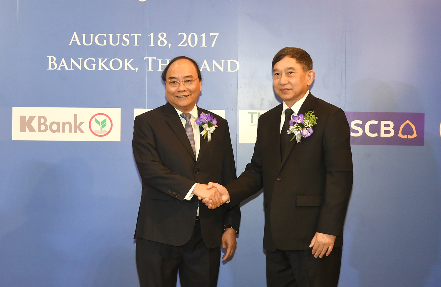 Thủ tướng Nguyễn Xuân Phúc và Phó Thủ tướng Thái Lan Prajin Juntong tới dự Diễn đàn. Ảnh: VGP/Quang Hiếu 