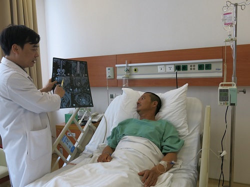 Sau ca nội soi tán sỏi, anh Thủy thoát khỏi tình trạng đau đớn, có thể trở lại lao động bình thường