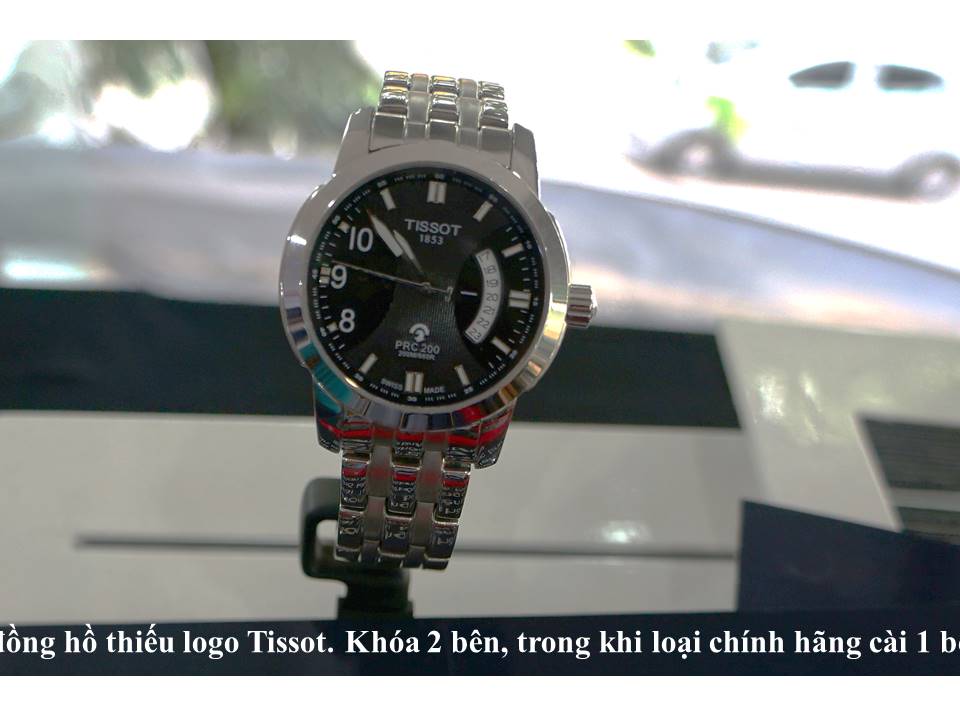 Ô lịch trên mặt đồng hồ không được tỉnh xảo và nhỏ hơn bình thường
