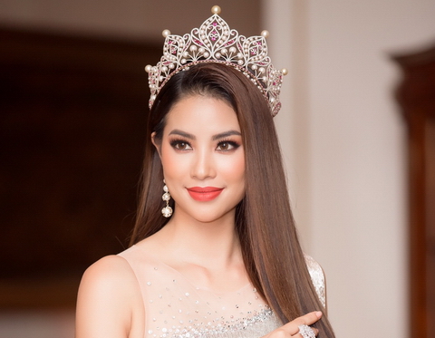 Phạm Hương tỏa sáng trong buổi họp báo Hoa hậu Hoàn vũ Việt Nam 2017