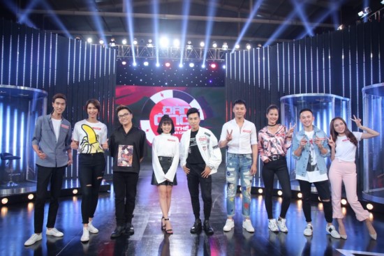 Dàn khách mời đầy tươi trẻ trong tập 7 đều là những người hoạt động trong nghệ thuật khiến Việt Hương cũng nhớ lại một thời vàng son của mình.