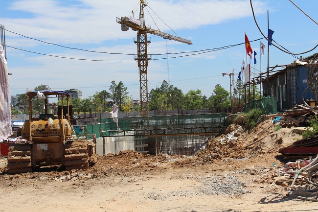 Đại công trường đang thi công tại khu Ngoại giao đoàn