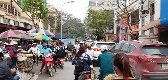 Hà Nội: Kiểm điểm 8 công an phường để xảy ra lấn chiếm vỉa hè