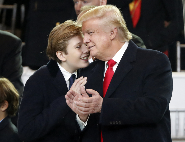 Ái nữ nhà Clinton bất ngờ bênh vực mạnh mẽ cho con trai Tổng thống Trump