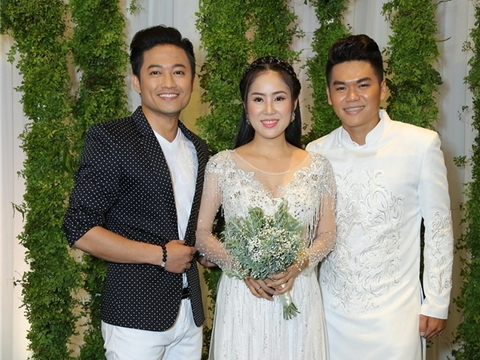 Lê Phương chụp hình chung với chồng mới cưới và tình cũ Quý Bình