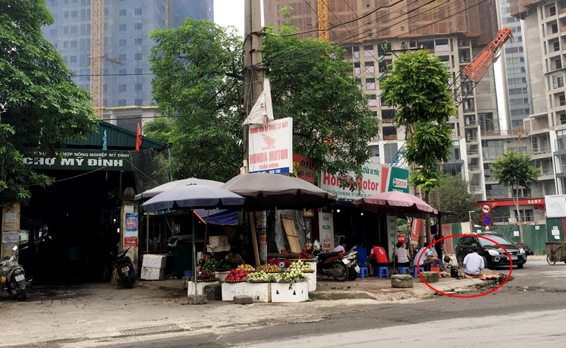 Xảy ra va chạm, nam thanh niên bị kẻ lạ mặt chém tử vong