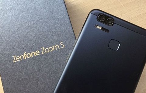 6. Asus Zenfone Zoom S. Mặc dù được trang bị cảm biến ảnh kép nhưng Zenfone Zoom S vẫn khiến người dùng ngạc nhiên vì tuổi thọ pin của nó. Ưu điểm khác của mô hình này là hiệu suất đủ mạnh mẽ và màn hình đẹp. Nhược điểm : giao diện quá đồ sộ và hơi lỗi thời. Giá của sản phẩm : 749 euro (khoảng 20 triệu đồng). Điểm đánh giá : 8,80/10.  