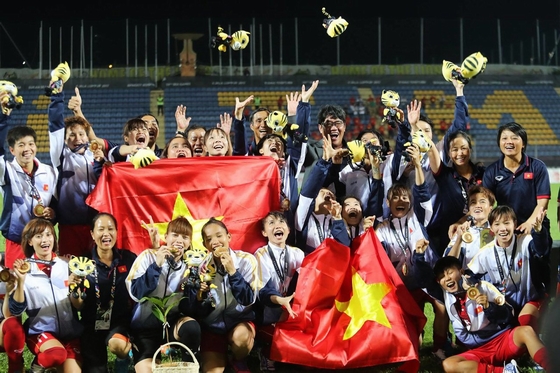 Vượt mặt Thái Lan, tuyển nữ Việt Nam đoạt HCV SEA Games 29!