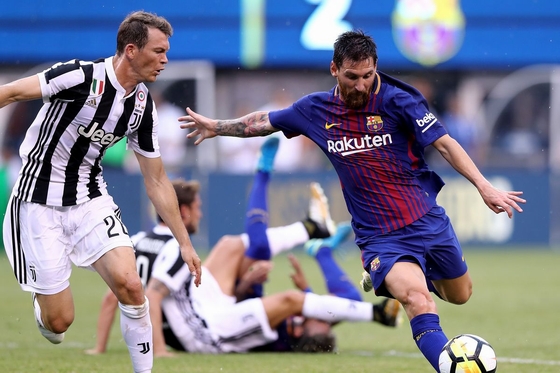 Bốc thăm Champions League: Barca tái ngộ Juve!