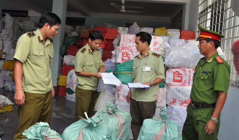 Tạm giữ lô hàng điện tử nằm trong danh mục cấm nhập khẩu