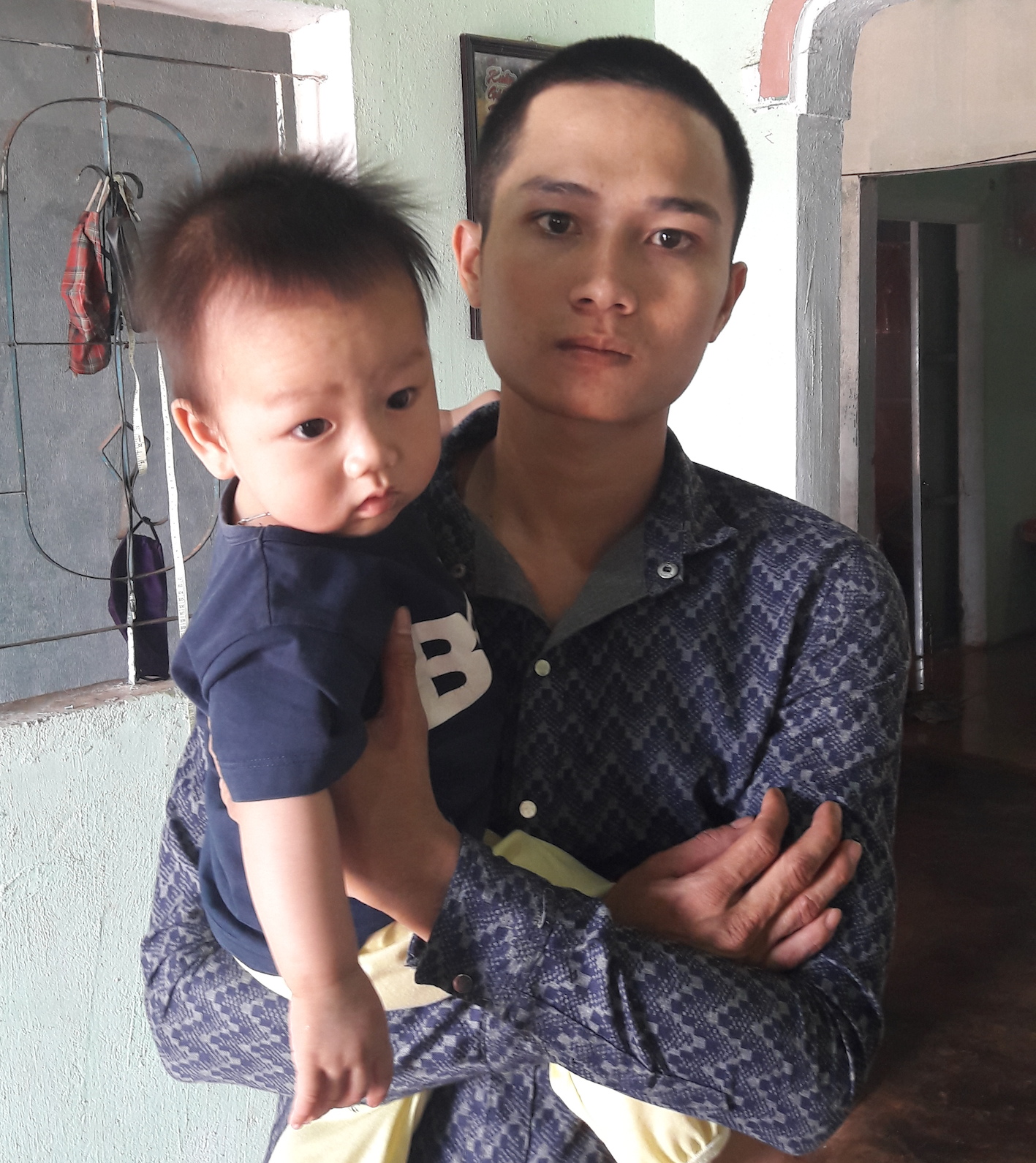 Hoàn cảnh con nhỏ 7 tháng tuổi, vợ không việc làm, bản thân thì dòng dã kêu oan với quyết định thi án đã được công bố 